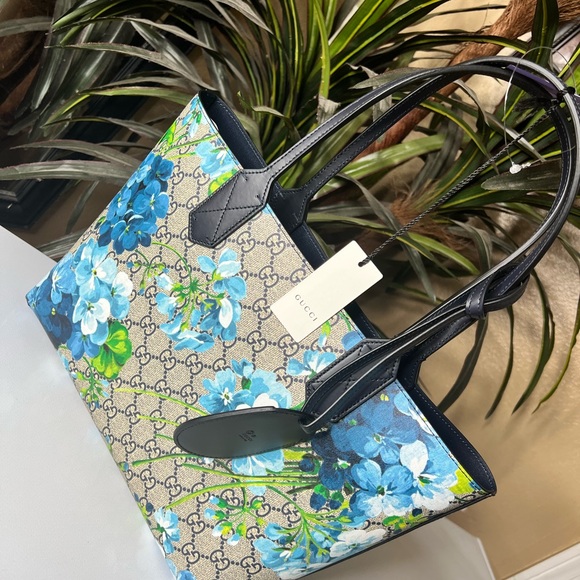 Versatile Gucci flora handbag